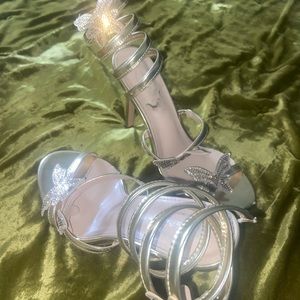 ONLY WORN ONCE GOLD BUTTERFLY HEELS ❤️